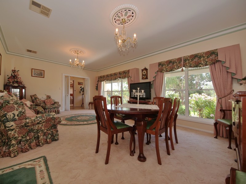 10 Jacaranda Drive, Woodside SA 5244