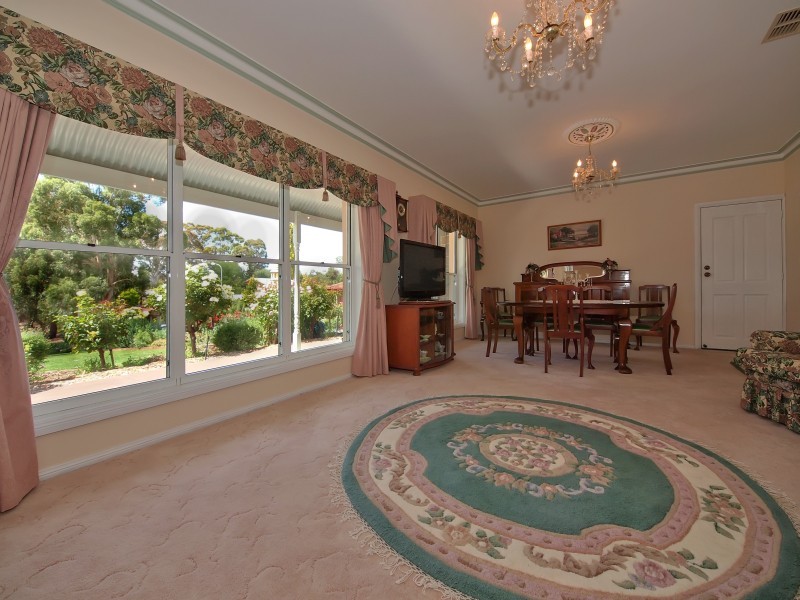 10 Jacaranda Drive, Woodside SA 5244