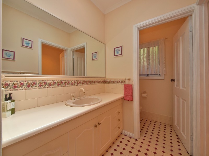 10 Jacaranda Drive, Woodside SA 5244