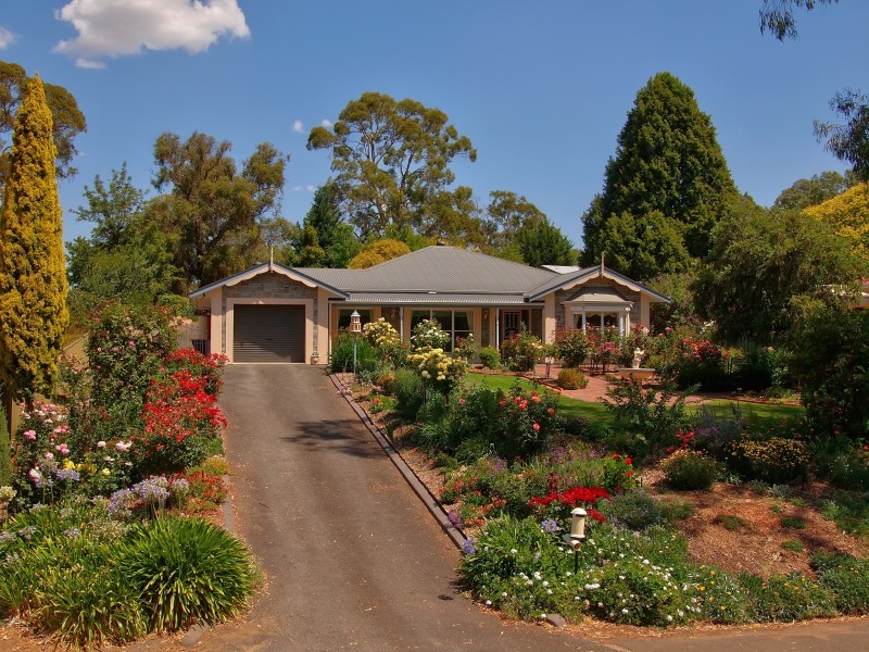 10 Jacaranda Drive, Woodside SA 5244