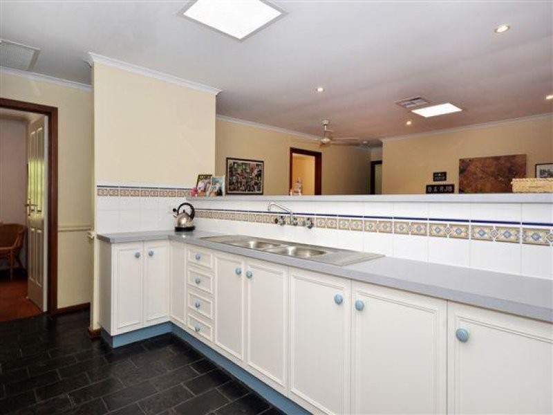 7 Devon Avenue, Stirling SA 5152