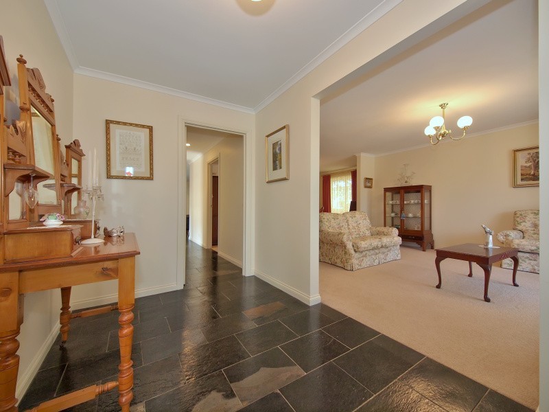 7 Elm Drive, Oakbank SA 5243