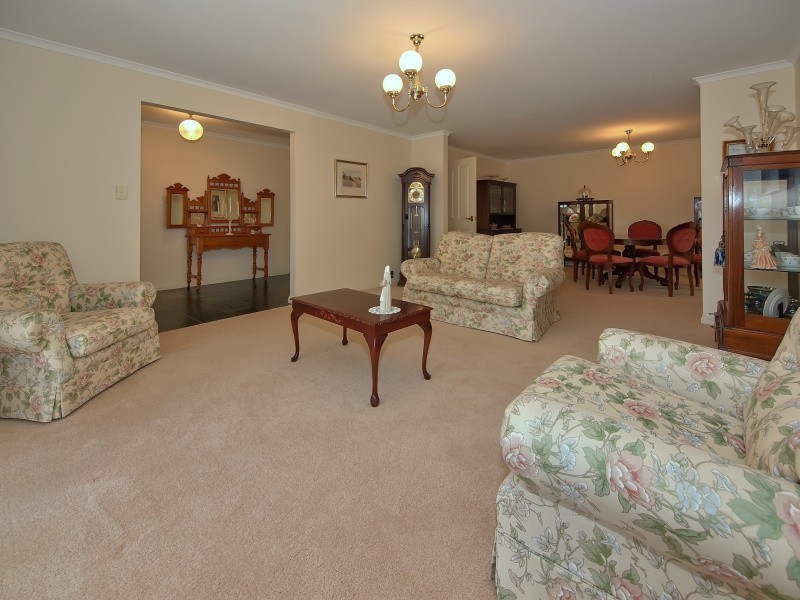 7 Elm Drive, Oakbank SA 5243