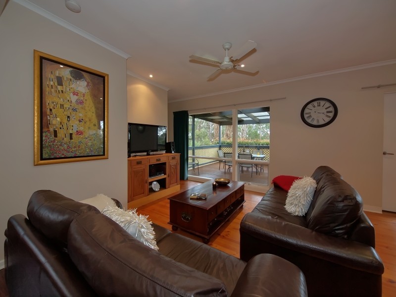 98 Sheoak Road, Crafers West SA 5152