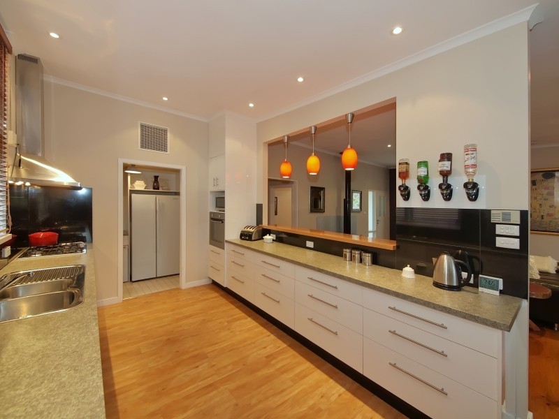 98 Sheoak Road, Crafers West SA 5152