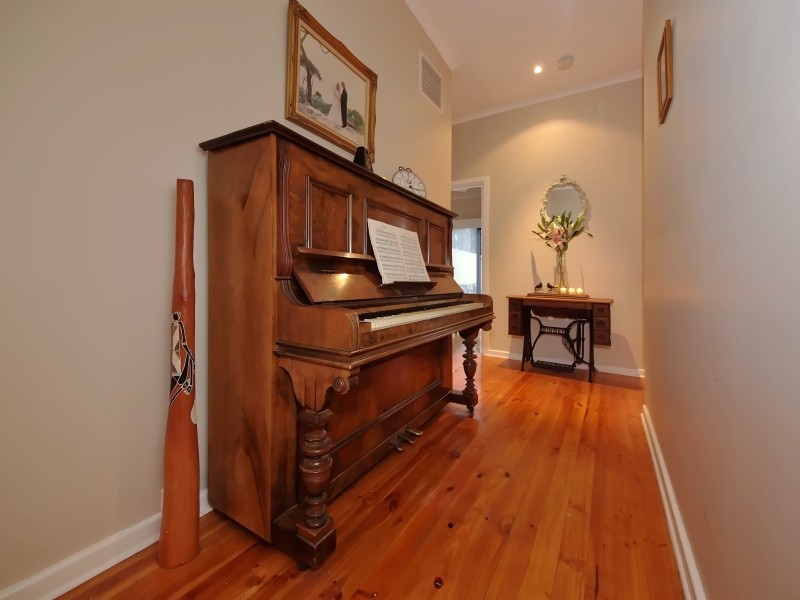 98 Sheoak Road, Crafers West SA 5152