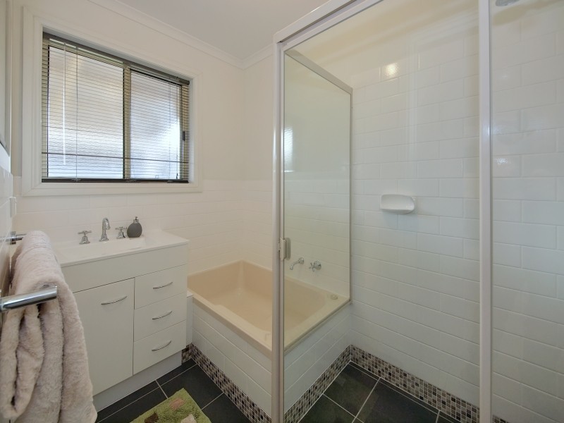 16 Douglas Drive, Mount Barker SA 5251