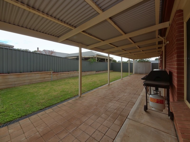 16 Douglas Drive, Mount Barker SA 5251