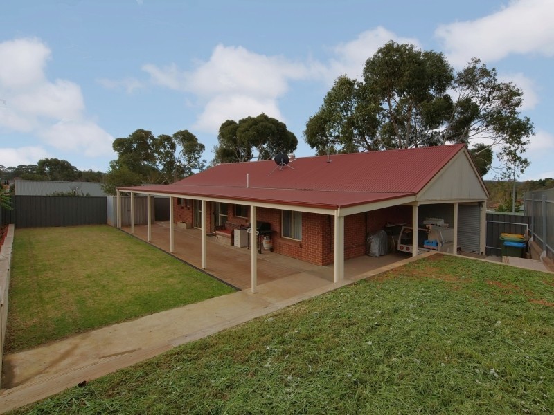 16 Douglas Drive, Mount Barker SA 5251