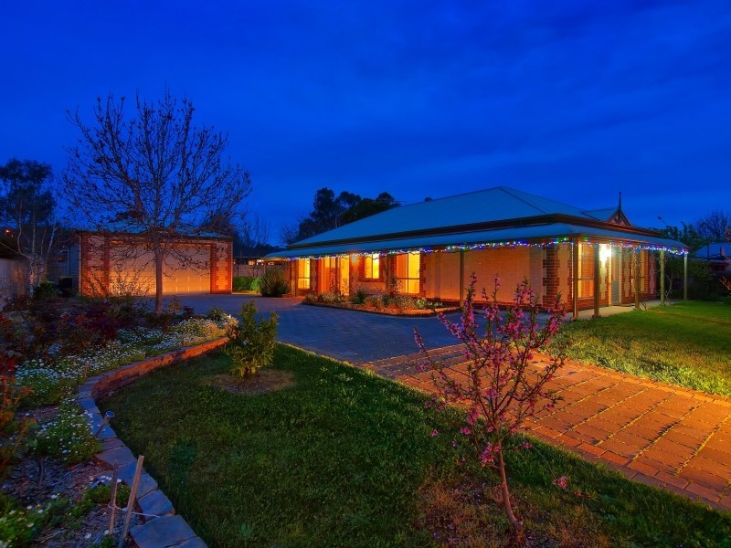 15 Oak Drive, Oakbank SA 5243