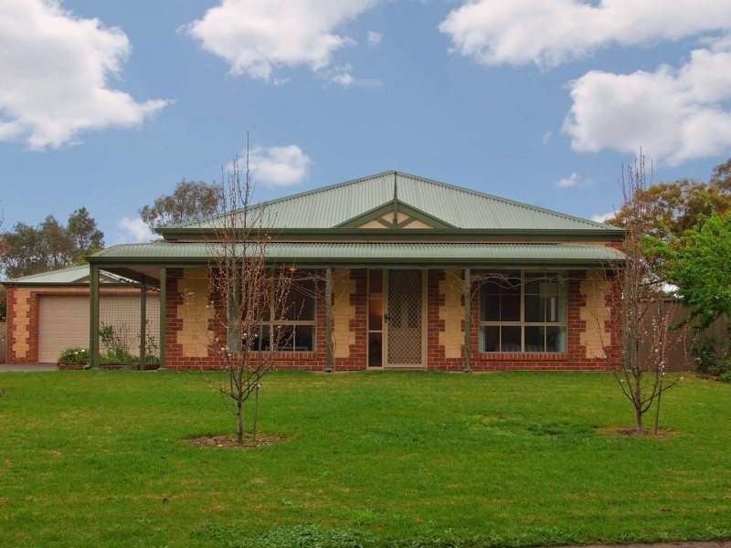 15 Oak Drive, Oakbank SA 5243