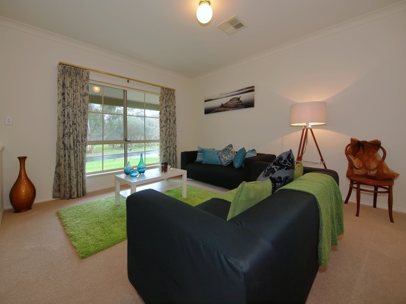 15 Oak Drive, Oakbank SA 5243