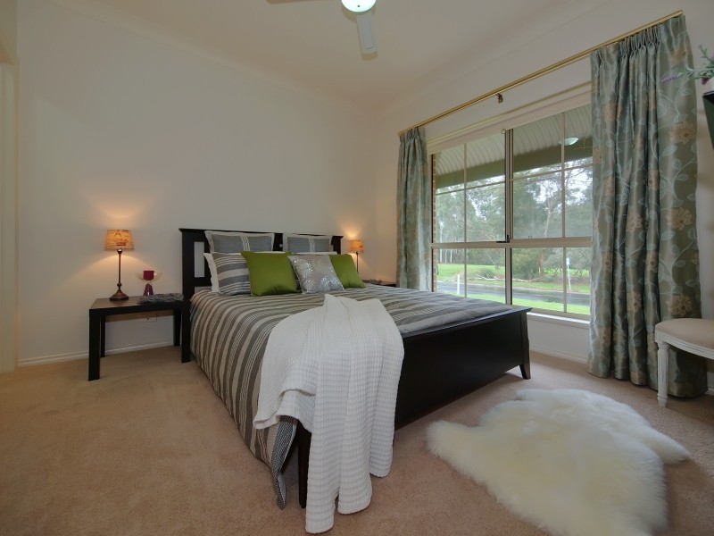 15 Oak Drive, Oakbank SA 5243