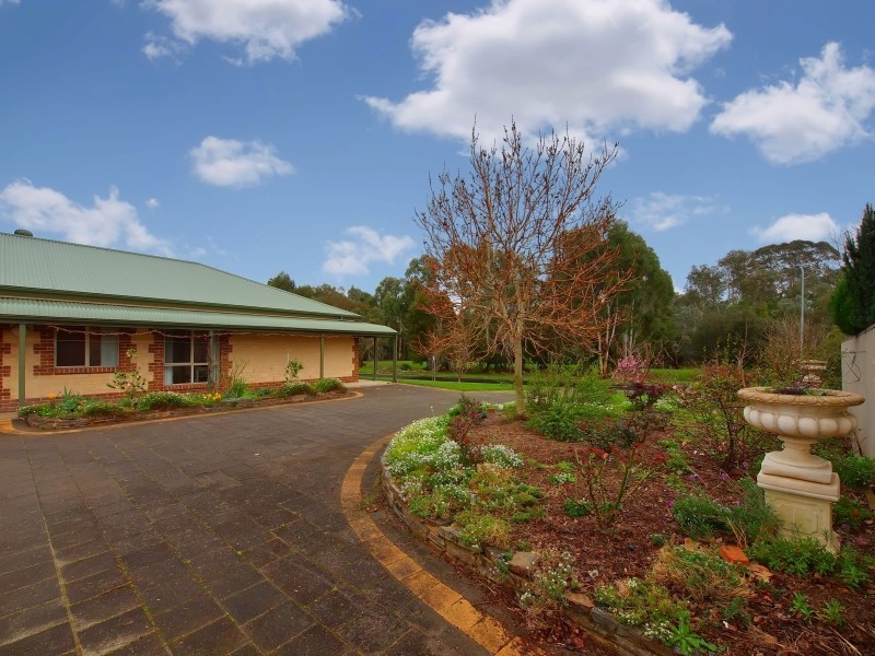 15 Oak Drive, Oakbank SA 5243