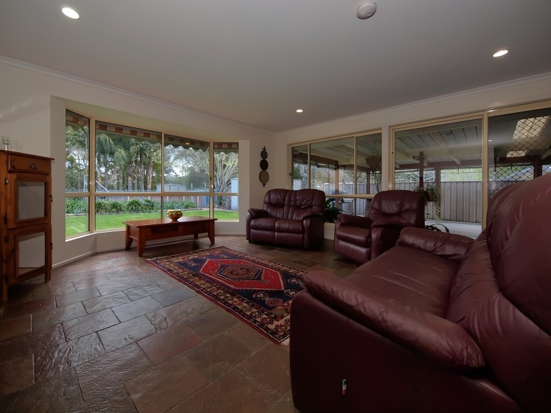 8 Elm Drive, Oakbank SA 5243