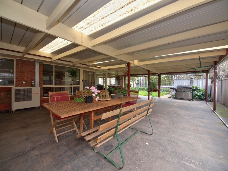 8 Elm Drive, Oakbank SA 5243