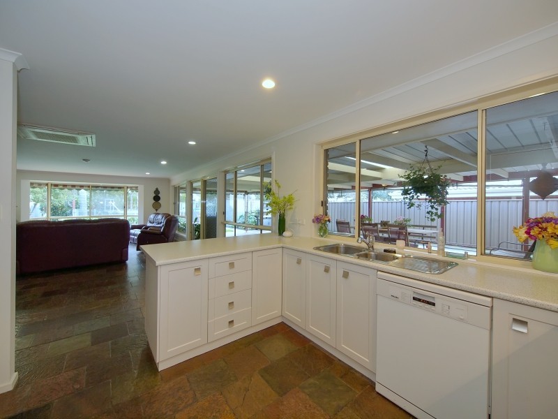8 Elm Drive, Oakbank SA 5243