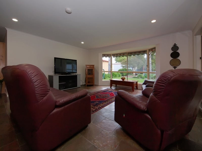 8 Elm Drive, Oakbank SA 5243