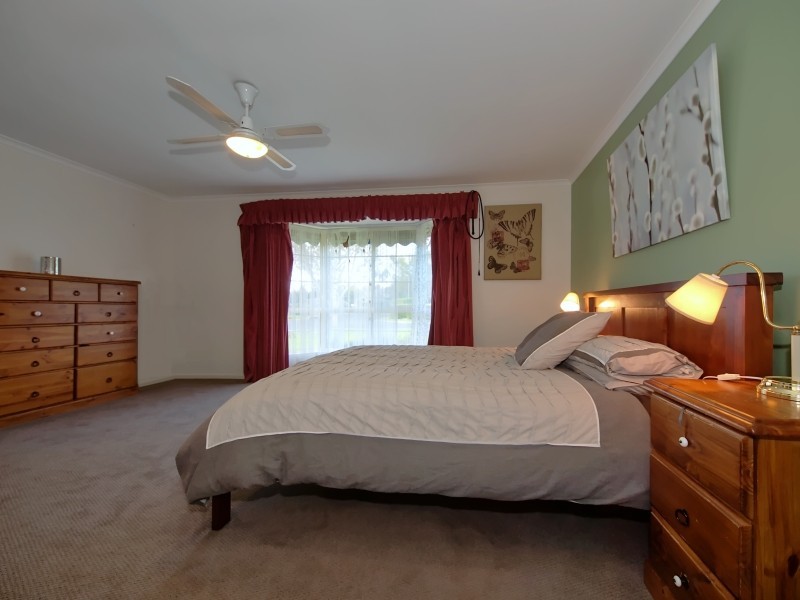 8 Elm Drive, Oakbank SA 5243