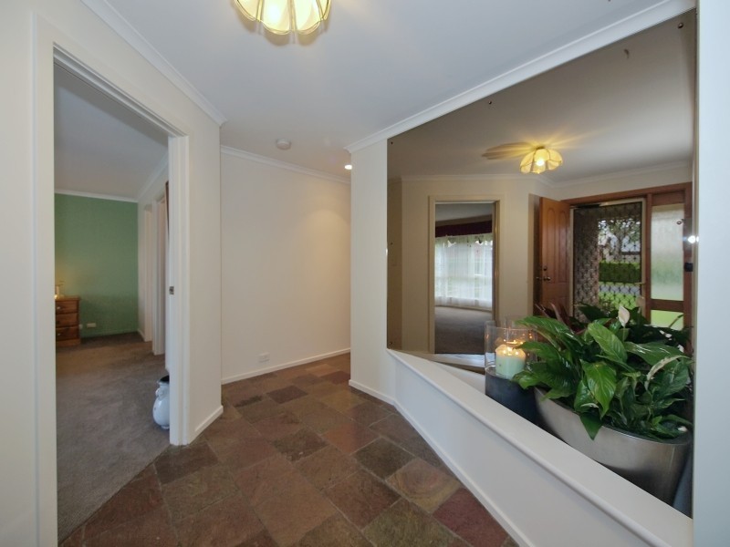 8 Elm Drive, Oakbank SA 5243