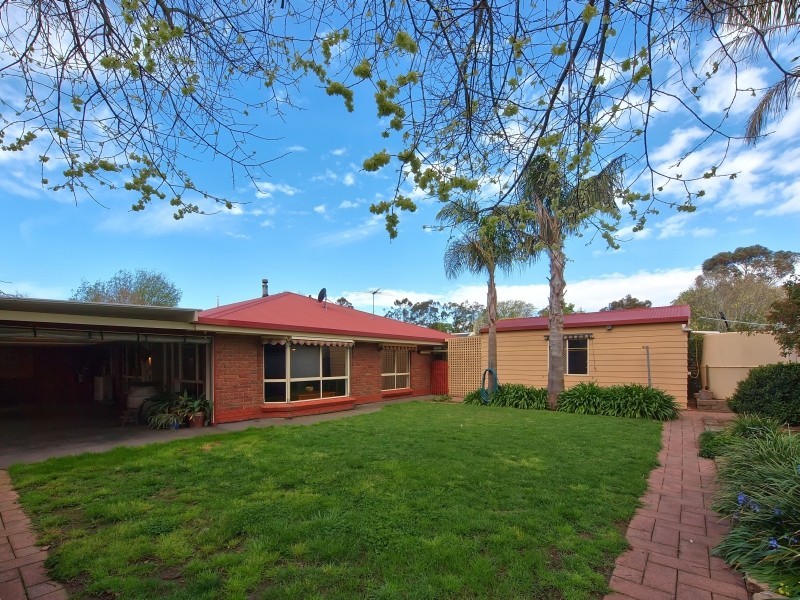 8 Elm Drive, Oakbank SA 5243