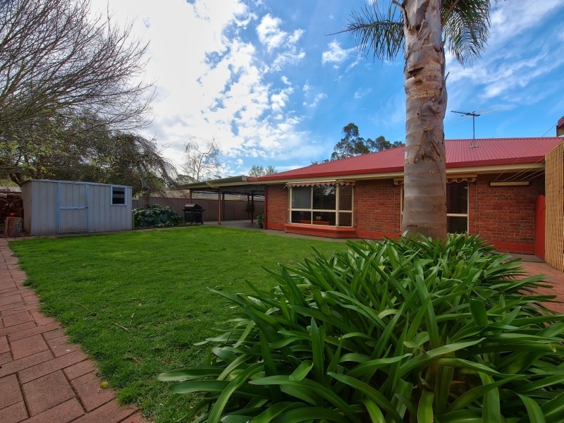 8 Elm Drive, Oakbank SA 5243