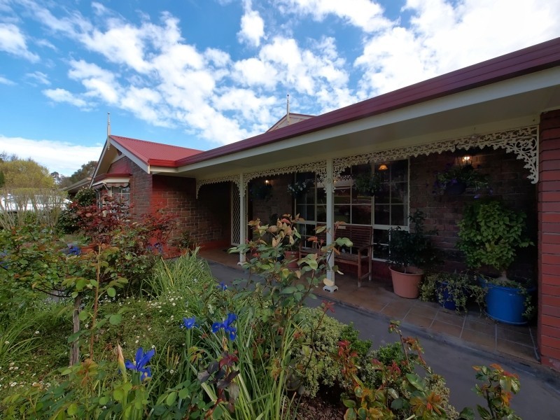 8 Elm Drive, Oakbank SA 5243