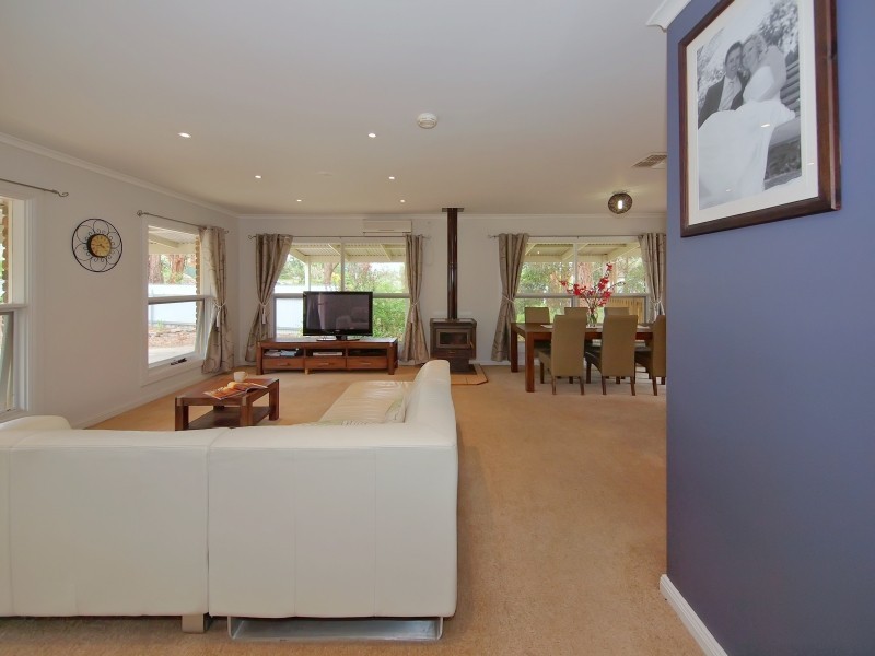 11 Jacaranda Drive, Woodside SA 5244