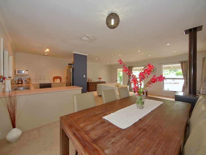 11 Jacaranda Drive, Woodside SA 5244