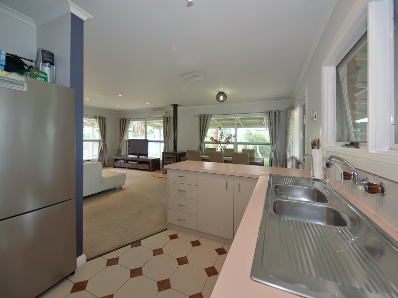 11 Jacaranda Drive, Woodside SA 5244