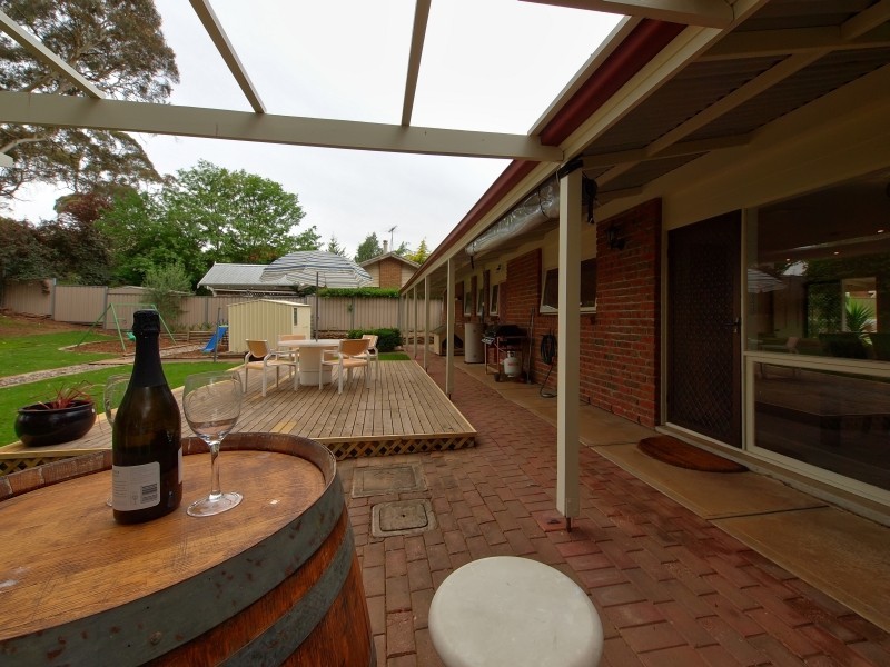 11 Jacaranda Drive, Woodside SA 5244