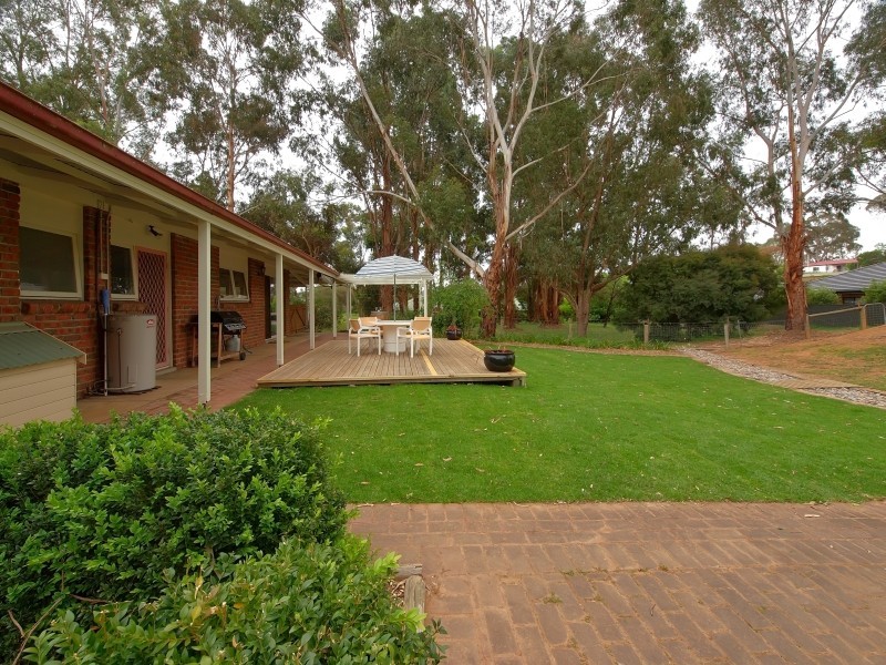 11 Jacaranda Drive, Woodside SA 5244