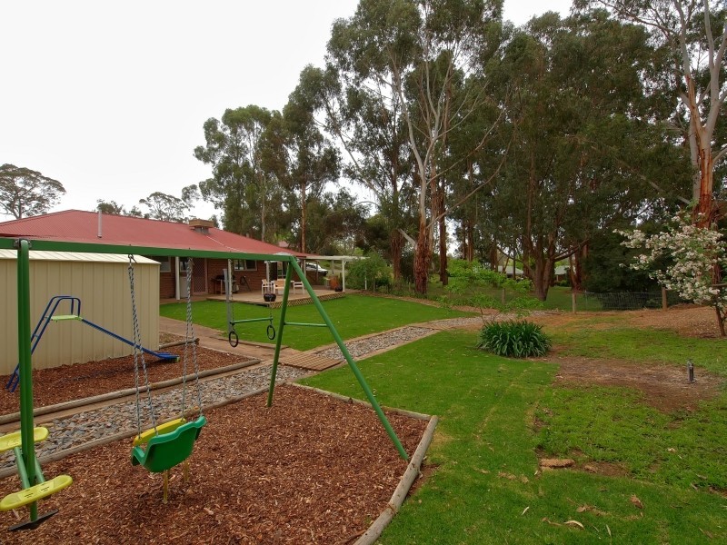 11 Jacaranda Drive, Woodside SA 5244