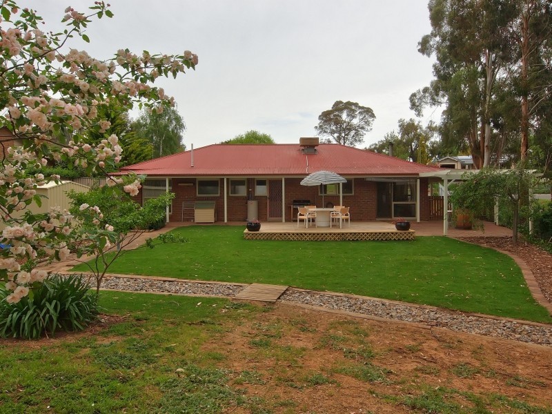 11 Jacaranda Drive, Woodside SA 5244