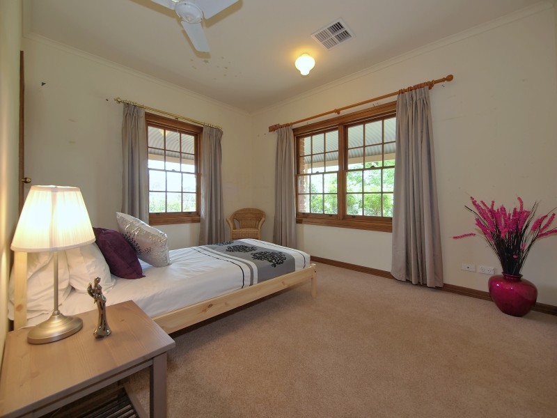 90 Clisby Road, Oakbank SA 5243