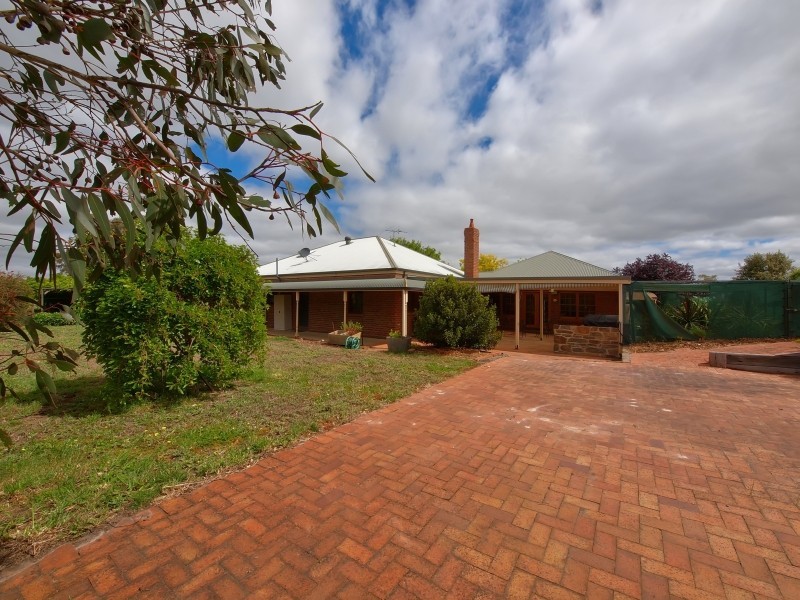 90 Clisby Road, Oakbank SA 5243