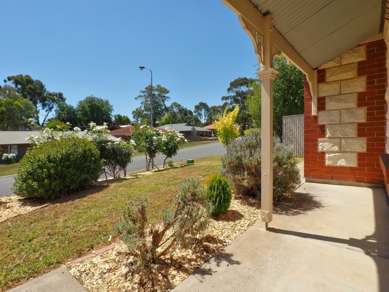 11 Sandalwood Drive, Woodside SA 5244
