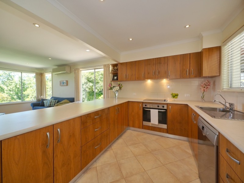 8 Sandercock Road, Crafers SA 5152