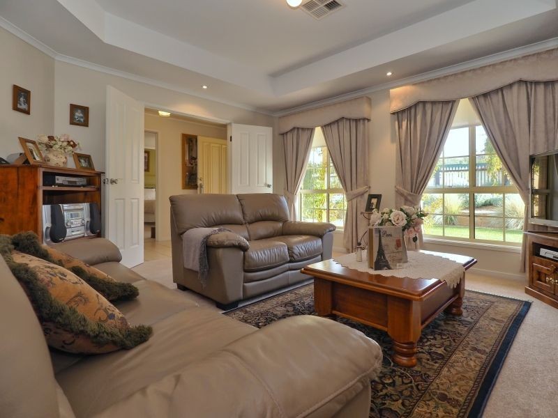4 Stonybrook Grove, Mount Barker SA 5251