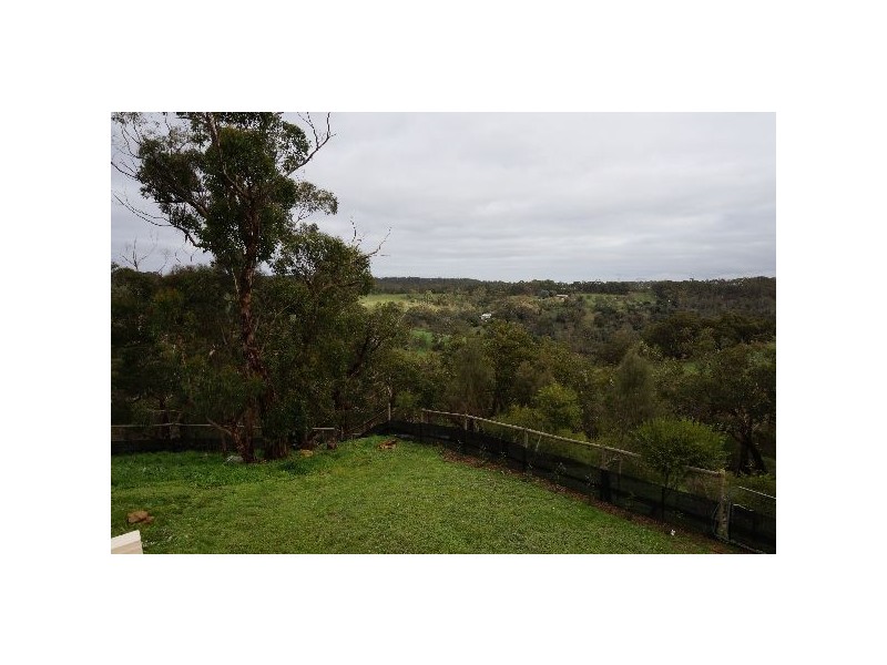 103 Emmett Road, Crafers West SA 5152
