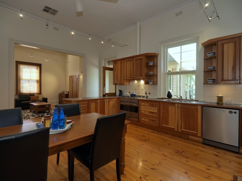 2 Elizabeth Street, Oakbank SA 5243