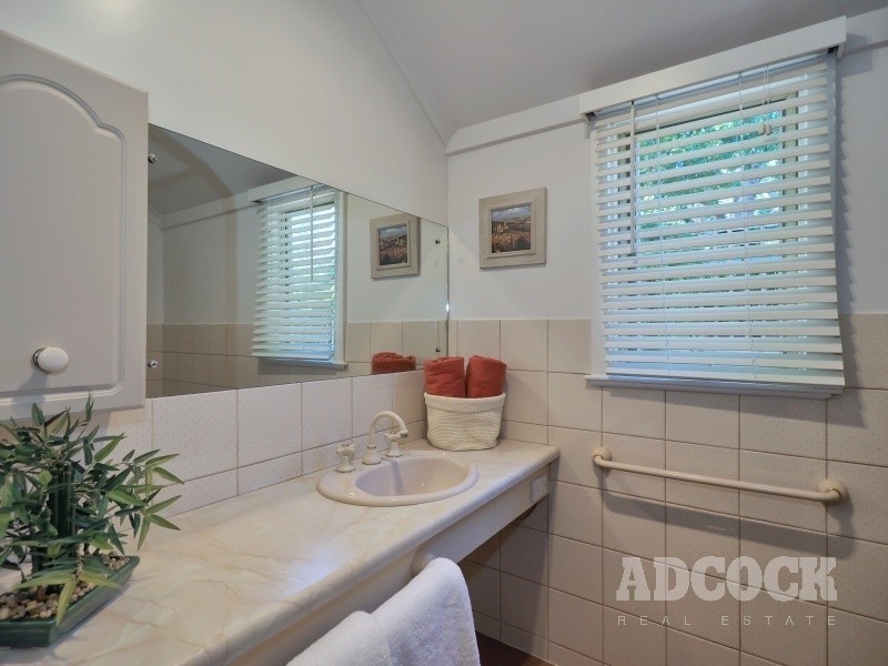 1 Lezayre Avenue, Bridgewater SA 5155