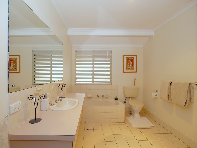 32 Jacaranda Drive, Woodside SA 5244