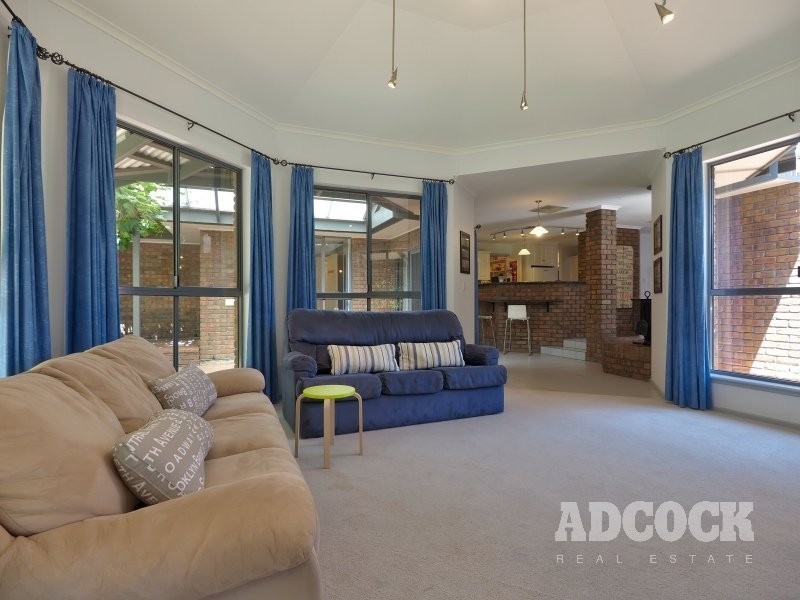 4 Honeysuckle Drive, Woodside SA 5244