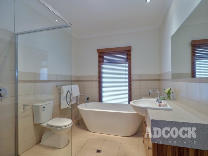 6 Pike Street, Oakbank SA 5243