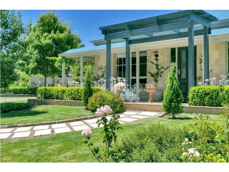 15 Oak Drive, Oakbank SA 5243