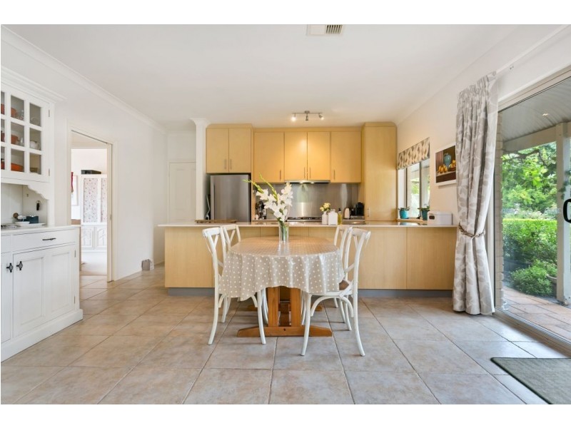 15 Oak Drive, Oakbank SA 5243