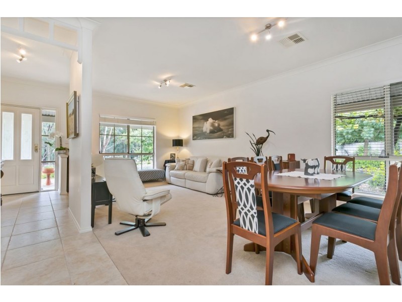 15 Oak Drive, Oakbank SA 5243