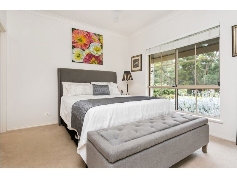 15 Oak Drive, Oakbank SA 5243