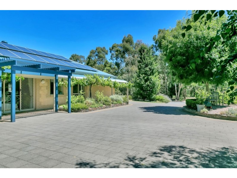 15 Oak Drive, Oakbank SA 5243